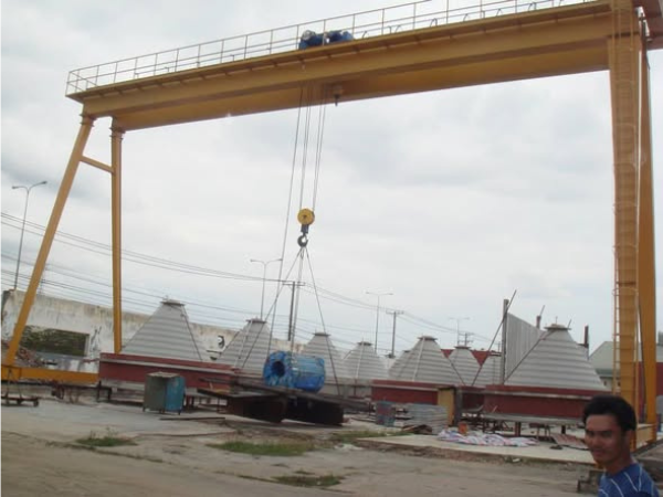 Thi công lắp đặt cầu trục, cổng trục, thang tải hàng
